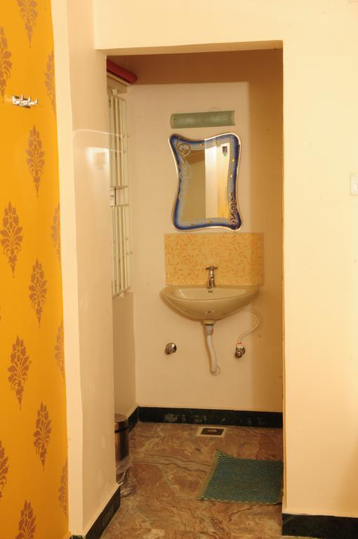Hotel Rathnavel Towers Ченай Стая снимка