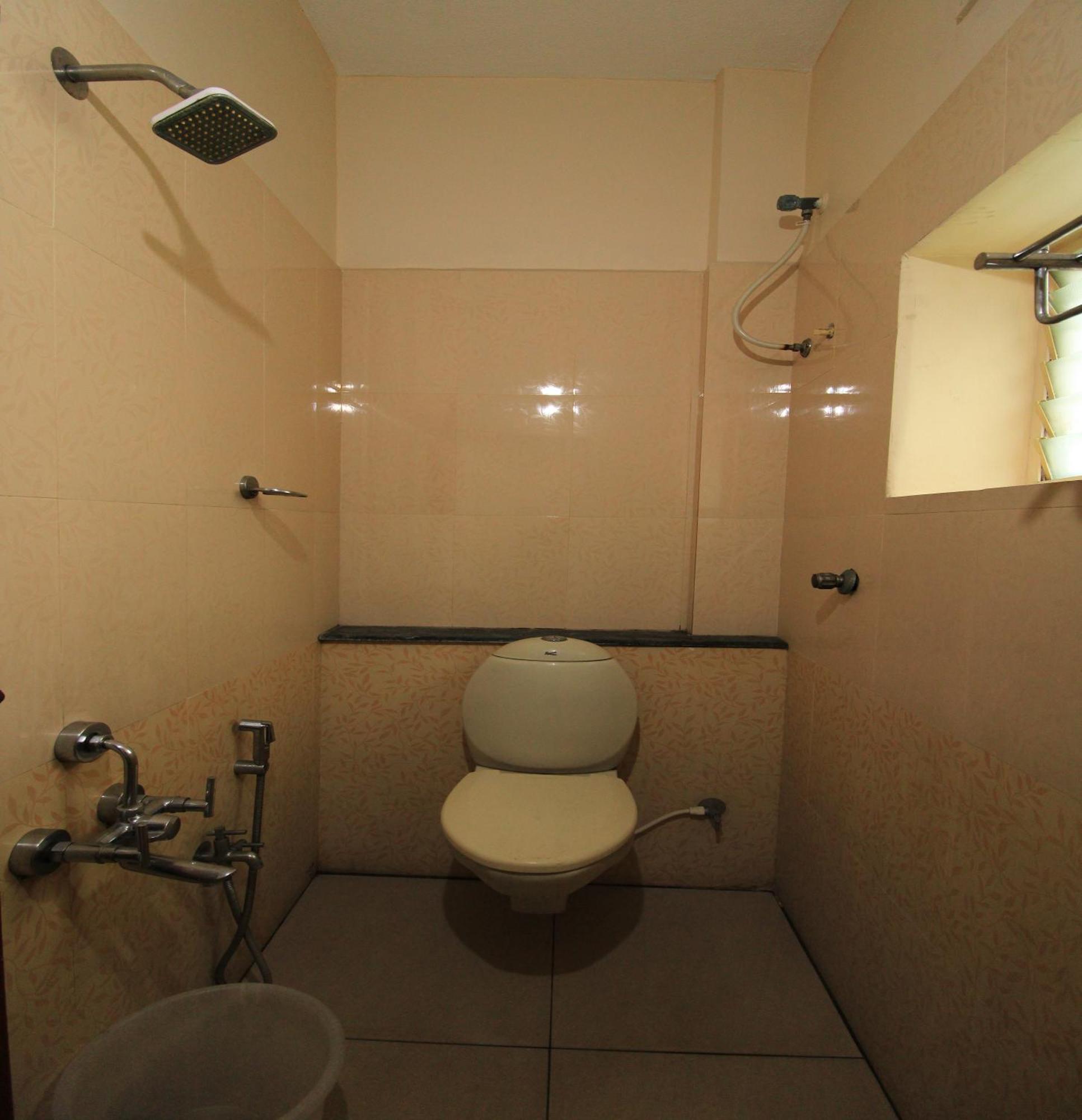 Hotel Rathnavel Towers Ченай Екстериор снимка